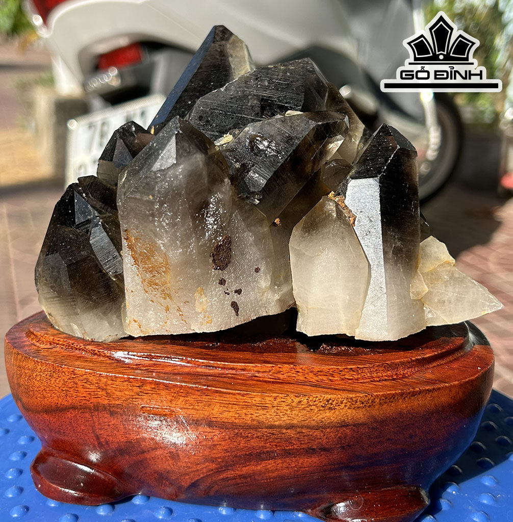 Tác Phẩm Đá Thạch Anh Khói ( Smoky Quartz ) Cao 16 Ngang 17 (cm) 2,55kg