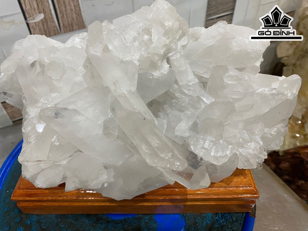 Tác Phẩm Đá Thạch Anh Trắng Cao 18 Ngang 25(cm) 4kg