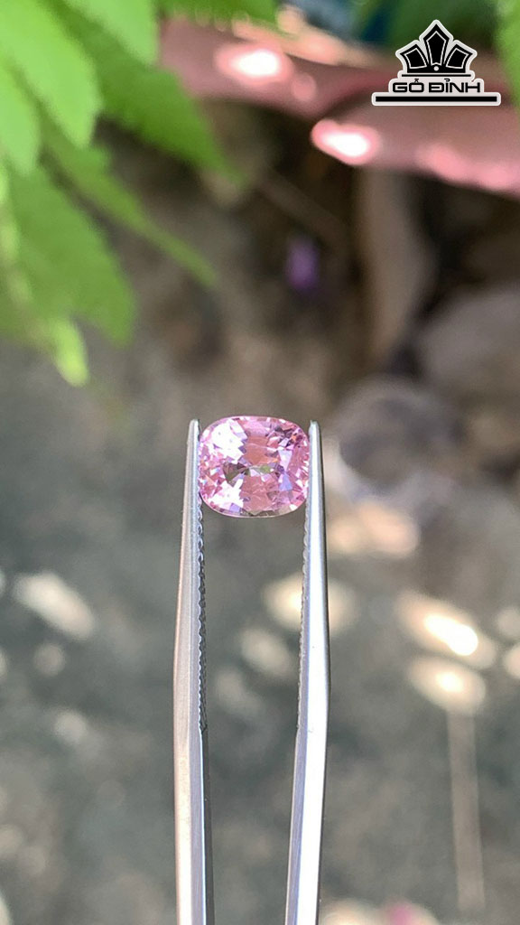 Viên Đá Spinel Hồng Sáng 1,35cts