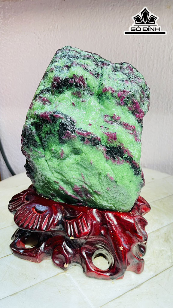 Tác Phẩm Đá Ruby Cao 20 Rộng 14(cm) 3,8kg