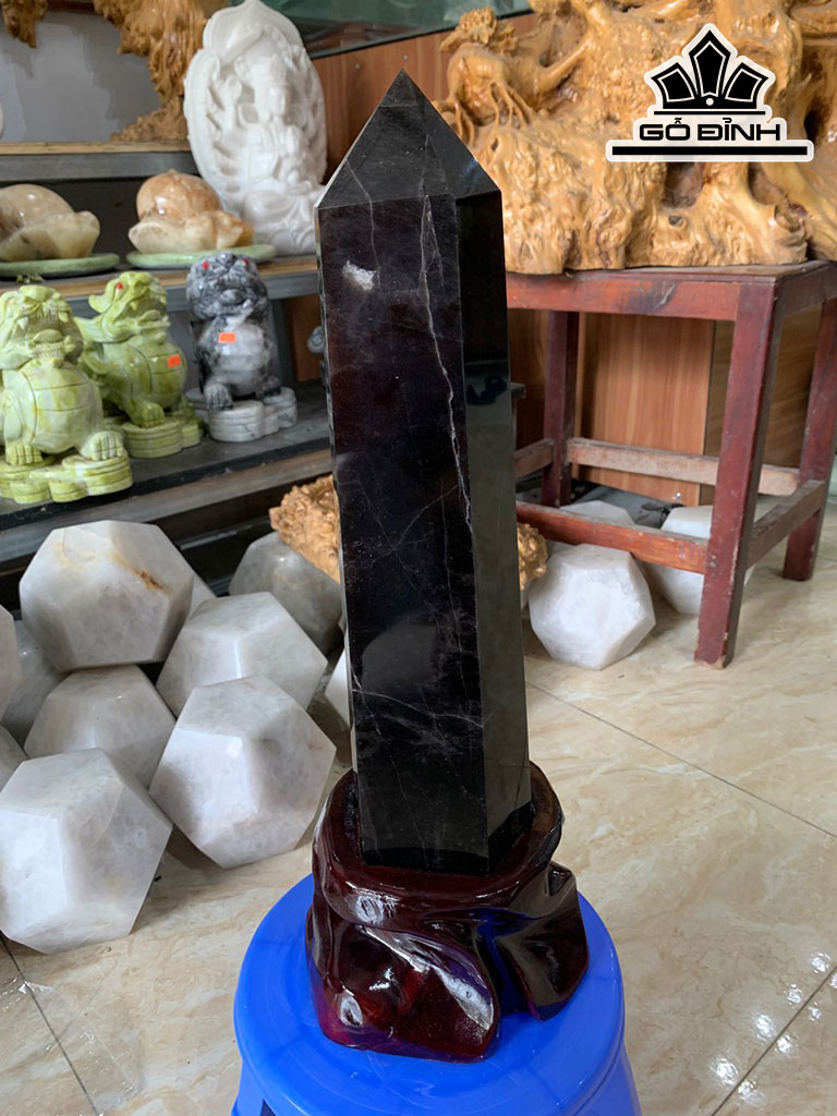 Tác Phẩm Đá Thạch Anh Đen Cao 46 Ngang 16 Sâu 15.5(cm)7,1kg