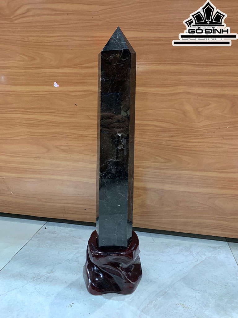 Tác Phẩm Đá Thạch Anh Đen Cao 58 Ngang 15 Sâu 15 (cm) 7,3kg