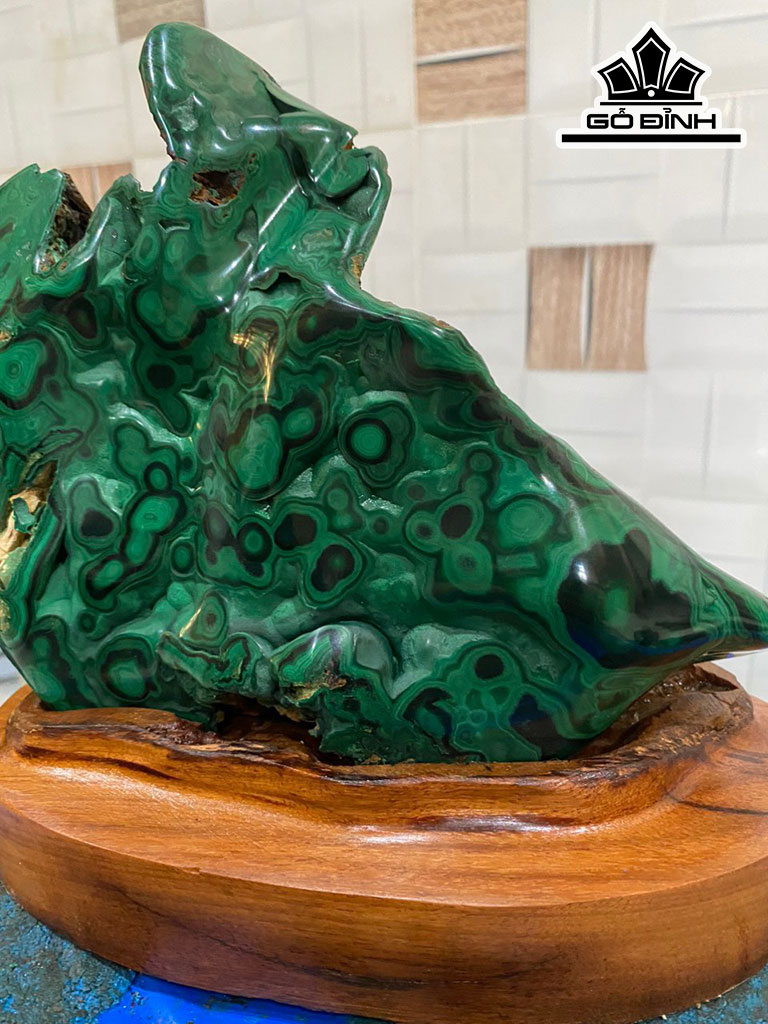 Tác Phẩm Đá Malachite Cao 22 Ngang 19(cm) 2,2kg