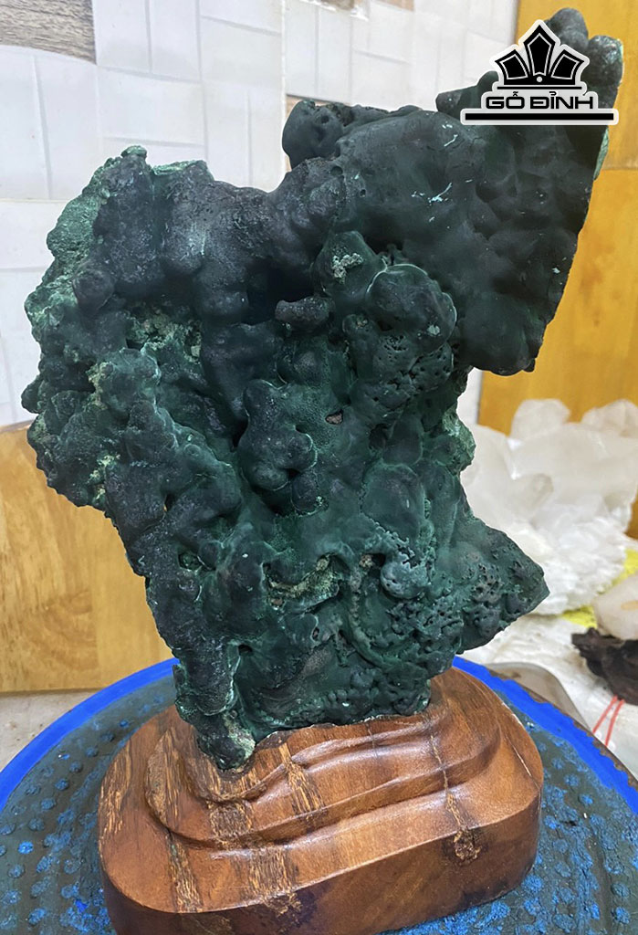 Tác Phẩm Đá Malachite Cao 28 (cm) 2,5kg