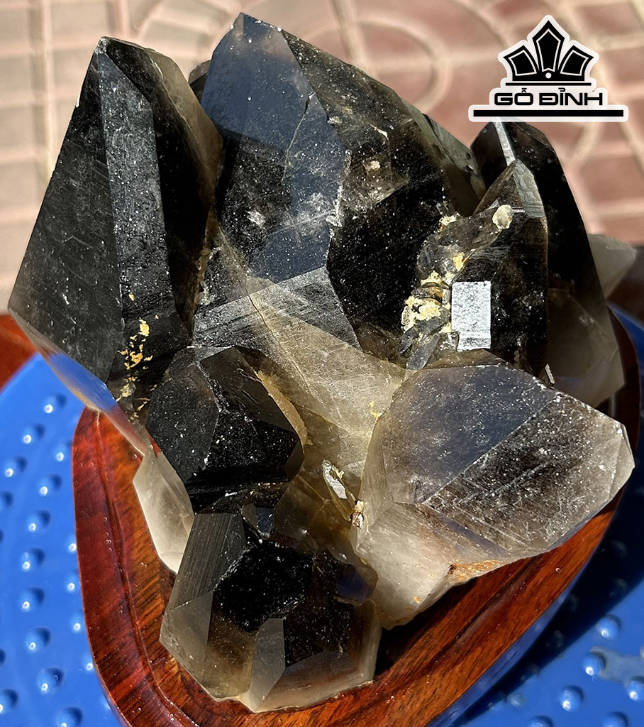 Tác Phẩm Đá Thạch Anh Khói ( Smoky Quartz ) Cao 16 Ngang 17 (cm) 2,55kg
