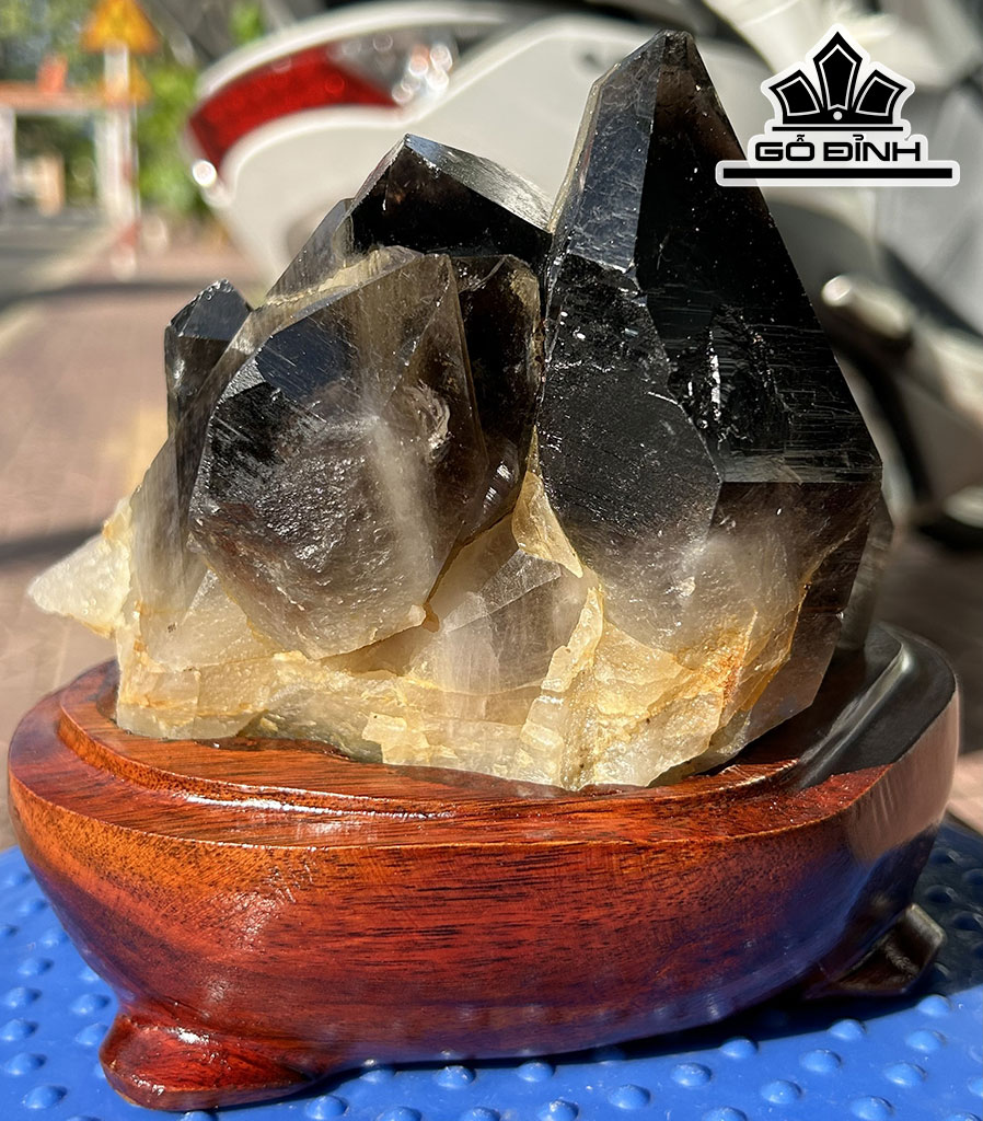 Tác Phẩm Đá Thạch Anh Khói ( Smoky Quartz ) Cao 16 Ngang 17 (cm) 2,55kg