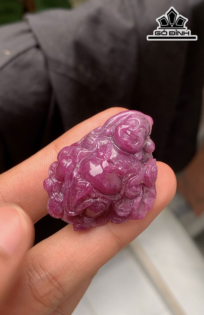 Di Lặc Đá Ruby 174cts