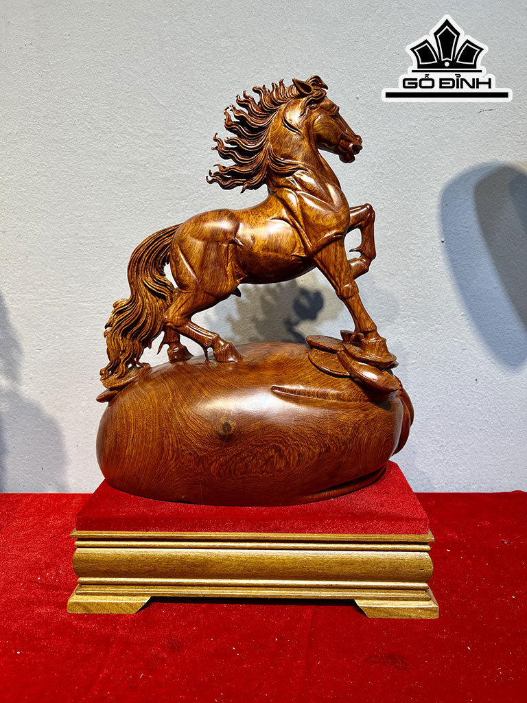 Tượng Ngựa Phong Thủy (Nhất Mã Phi Thiên) Gỗ Hương Cao 45 Ngang 32 Sâu 17 (cm)
