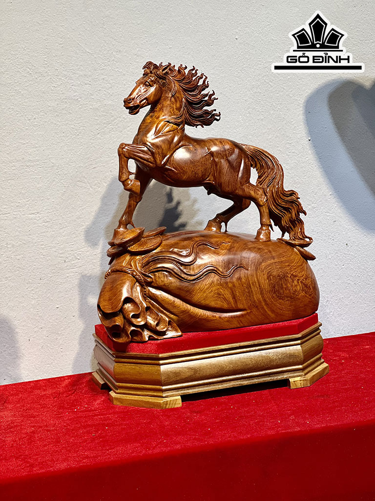 Tượng Ngựa Phong Thủy (Nhất Mã Phi Thiên) Gỗ Hương Cao 45 Ngang 32 Sâu 17 (cm)