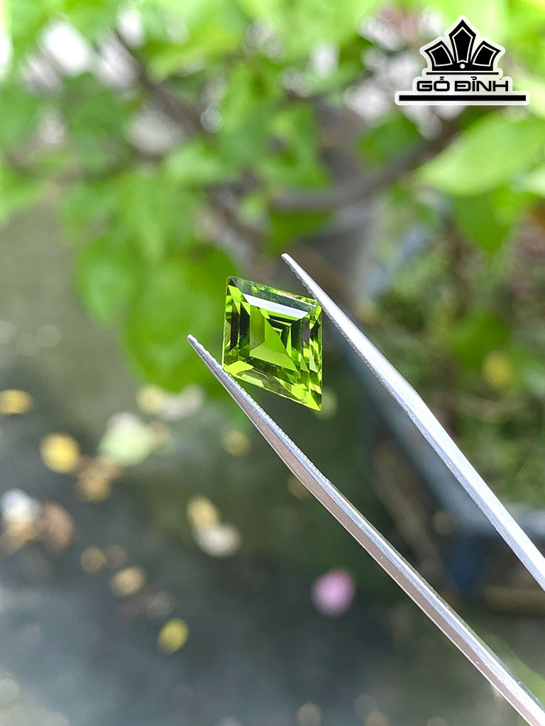 Viên Đá Peridot 5,56cts