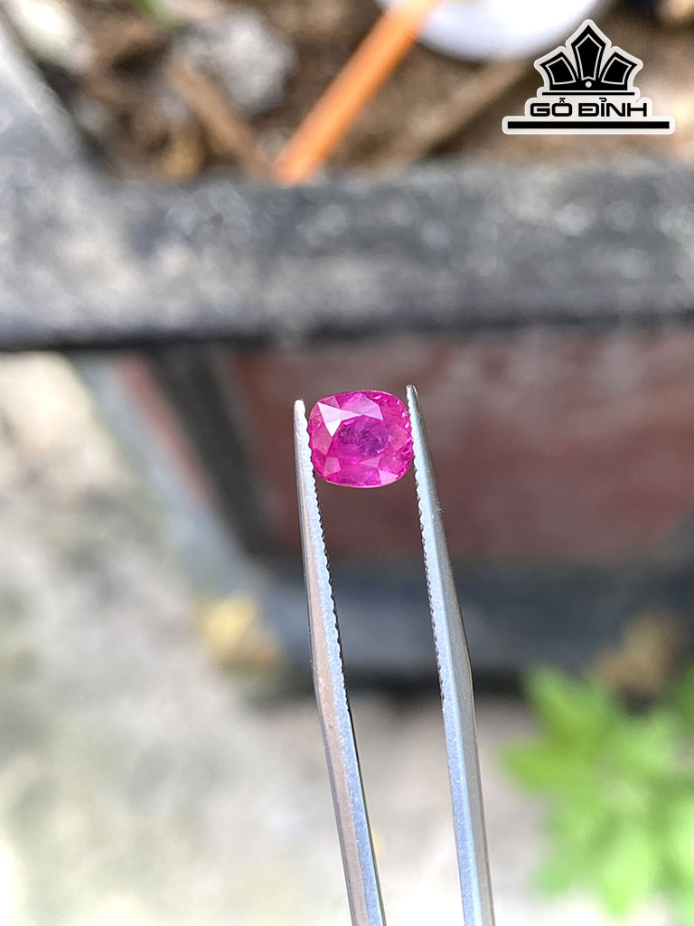 Viên Đá Ruby Cao 6.2 Ngang 5.8 Sâu 4.3(mm) 1,49cts