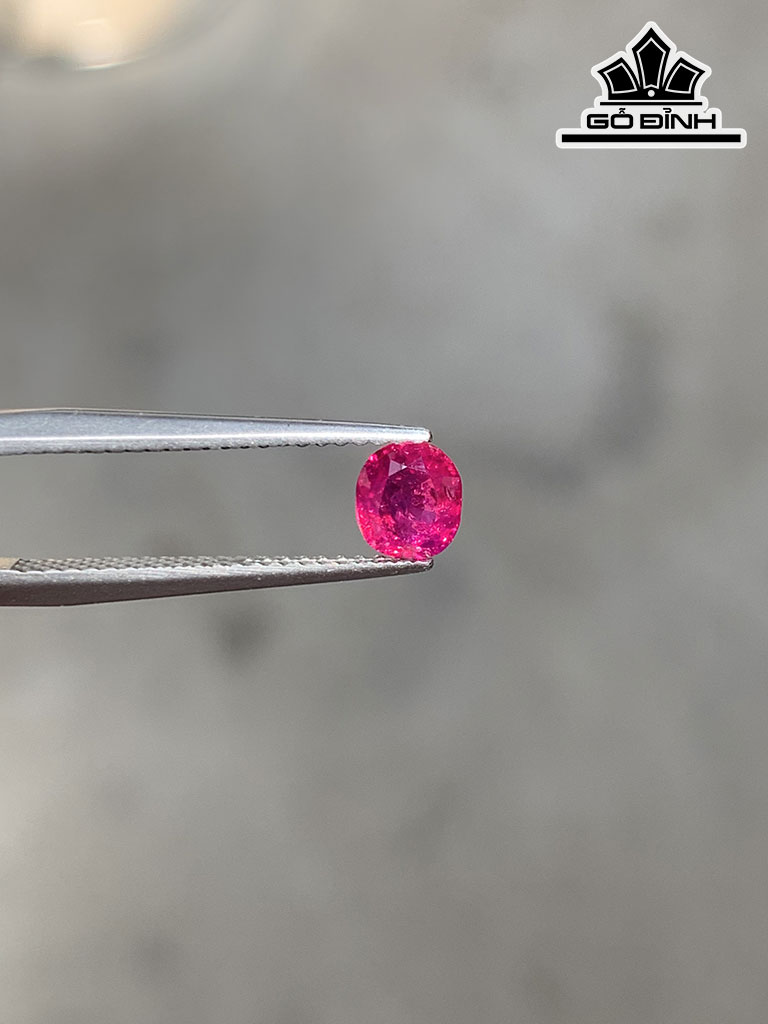 Viên Đá Ruby Đỏ Cao 5.2 Ngang 4.8 Sâu 2.8(mm) 0,66cts