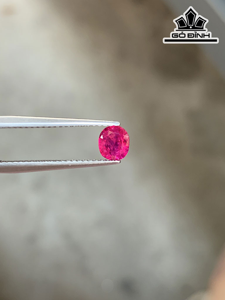 Viên Đá Ruby Đỏ Cao 5.2 Ngang 4.8 Sâu 2.8(mm) 0,66cts