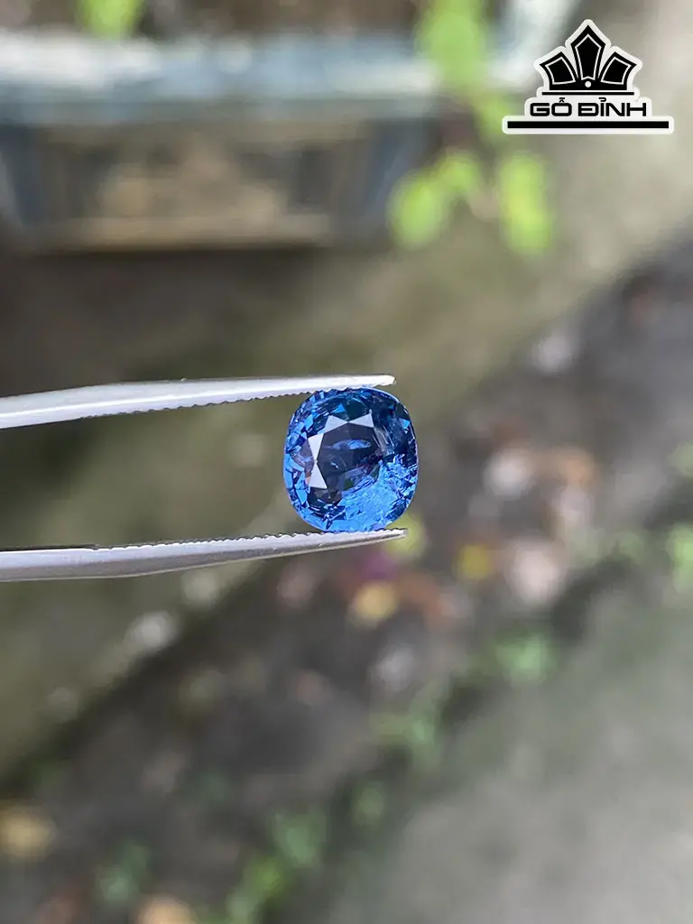 Viên Đá Spinel Cao 8,8 Ngang 8 Sâu 5 (mm) 2,81gr