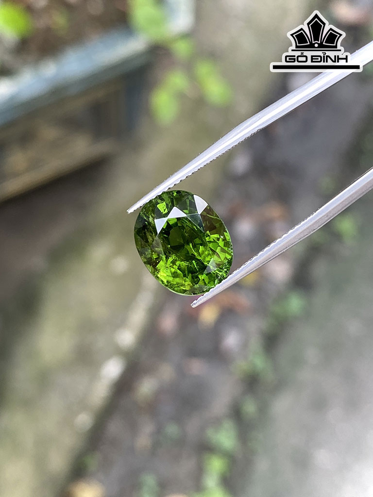 Viên Đá Tourmaline Cao 13 Ngang 10,5 Sâu 8 (mm) 6,78gr