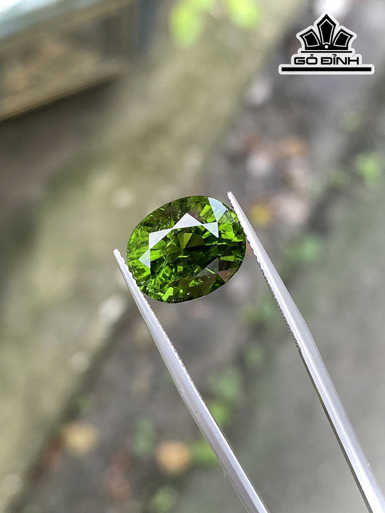 Viên Đá Tourmaline Cao 13 Ngang 10,5 Sâu 8 (mm) 6,78gr