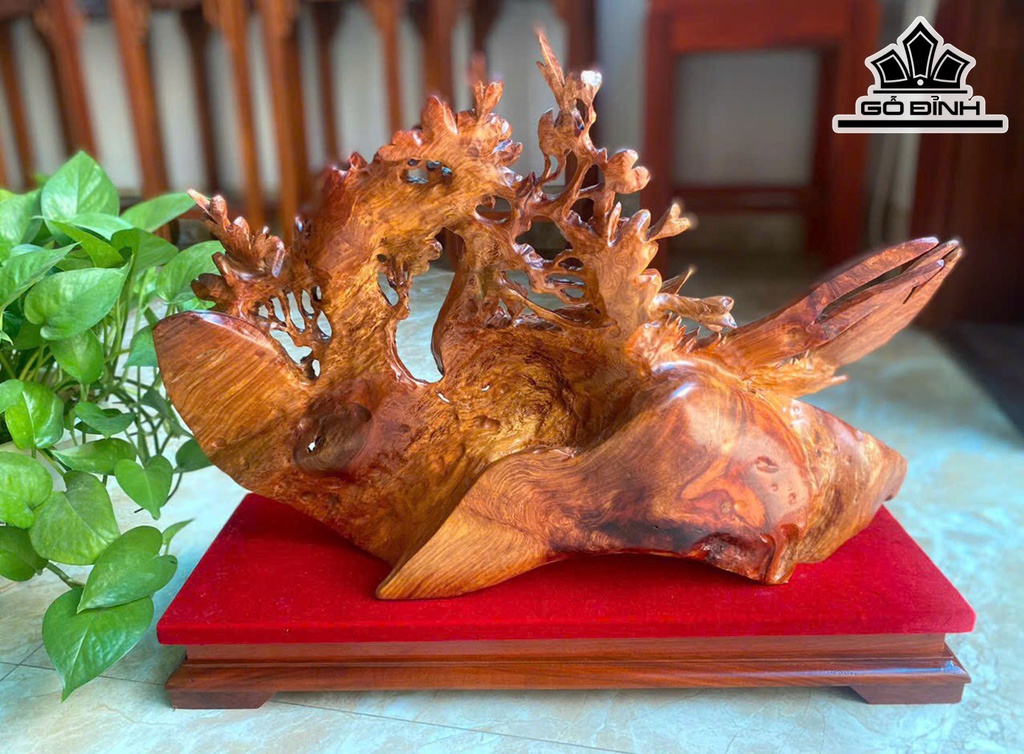 Mai Trĩ Ôm Đá Gỗ Hương Cao 40 Ngang 48 Sâu 15 (cm)