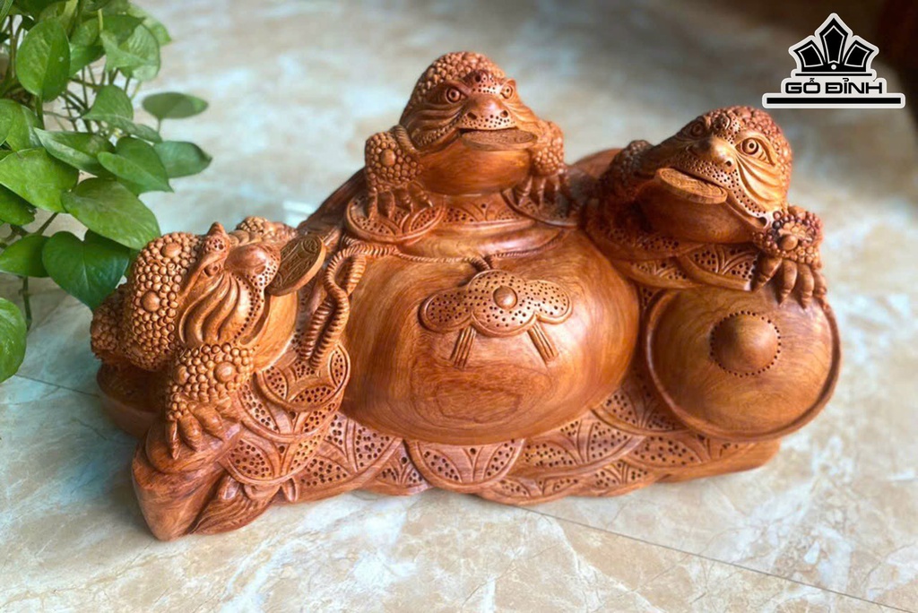 Tượng Tam Cóc Ngậm Tiền Gỗ Hương Cao 26 Ngang 50 Sâu 28 (cm)