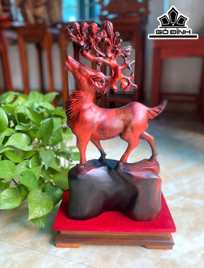 Tượng Tuần Lộc Gỗ Hương Cao 48 Ngang 22 Sâu 10 (cm)