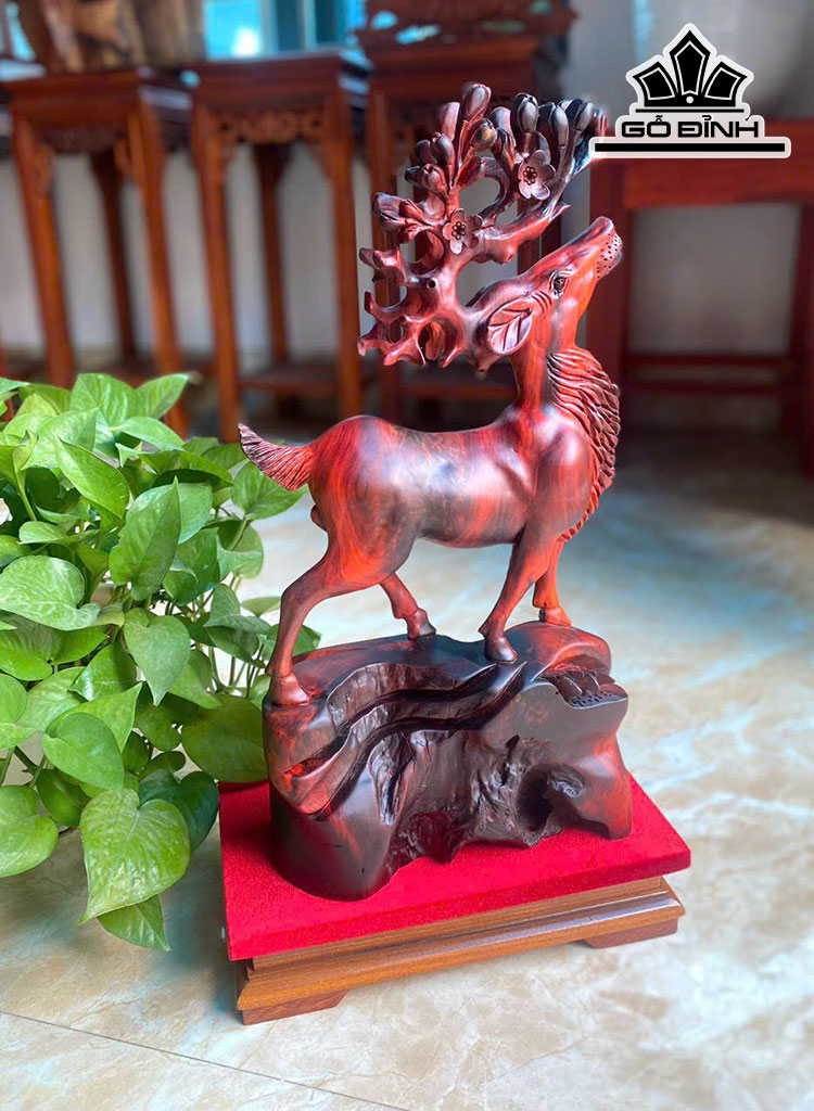 Tượng Tuần Lộc Gỗ Hương Cao 48 Ngang 22 Sâu 10 (cm)