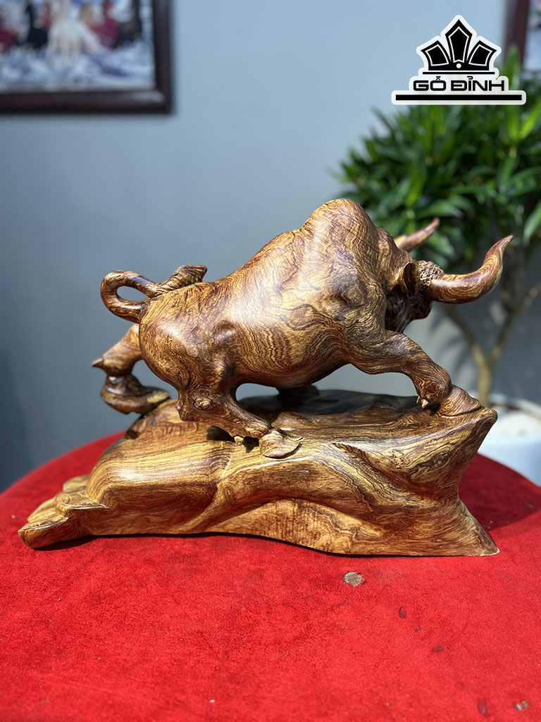 Tượng Bò Tót Gỗ Cẩm Cao 37 Ngang 52 Sâu 26 (cm)