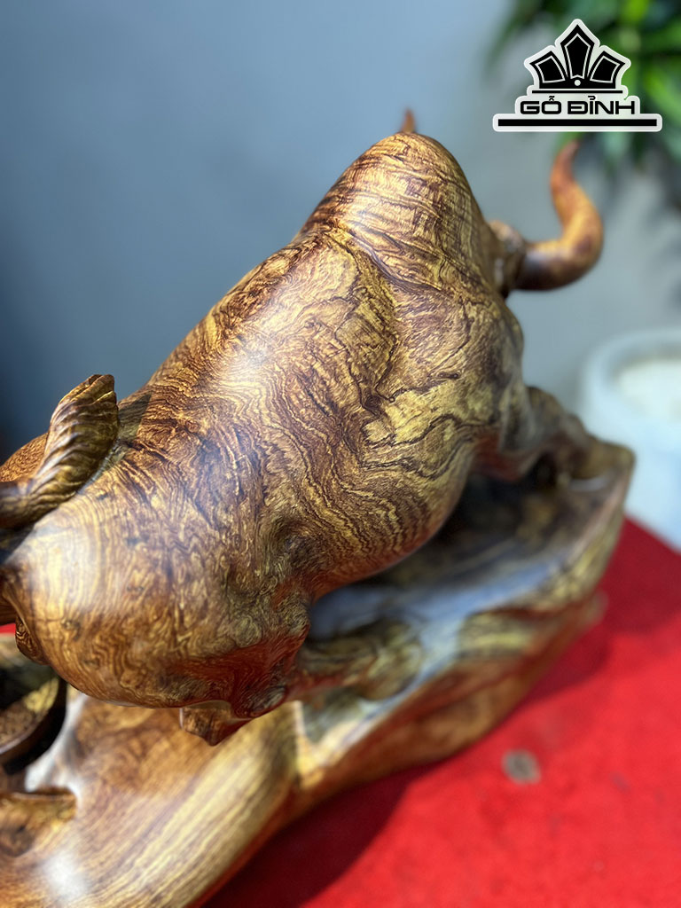 Tượng Bò Tót Gỗ Cẩm Cao 37 Ngang 52 Sâu 26 (cm)