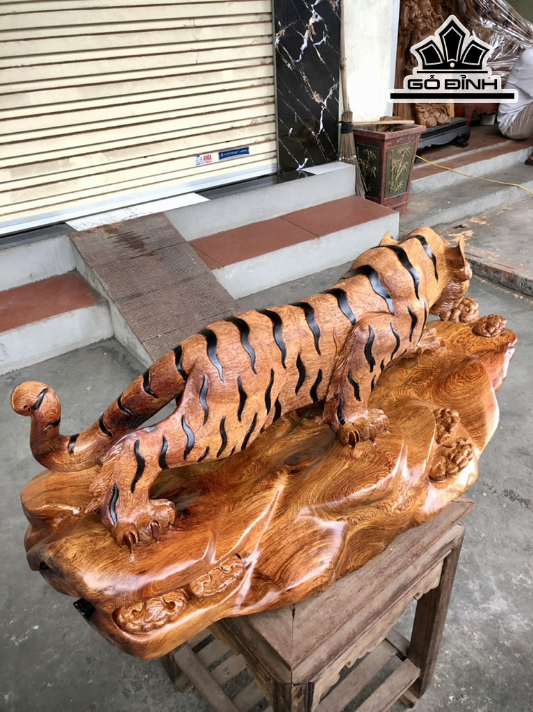 Tượng Hổ Phong Thủy Gỗ Hương Cao 34 Ngang 80 Sâu 32 (cm)