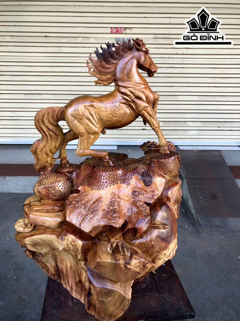 Tượng Ngựa Phong Thủy (Nhất Mã Phi Thiên) Gỗ Hương Cao 60 Ngang 45 Sâu 32 (cm)