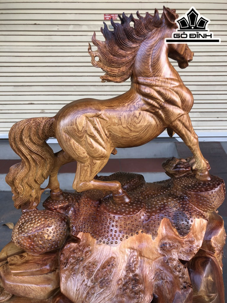 Tượng Ngựa Phong Thủy (Nhất Mã Phi Thiên) Gỗ Hương Cao 60 Ngang 45 Sâu 32 (cm)