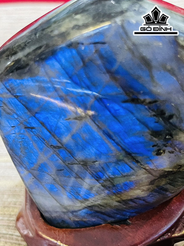Tác Phẩm Đá Xà Cừ (Labradorite) Cao 14 (cm) 0,8kg
