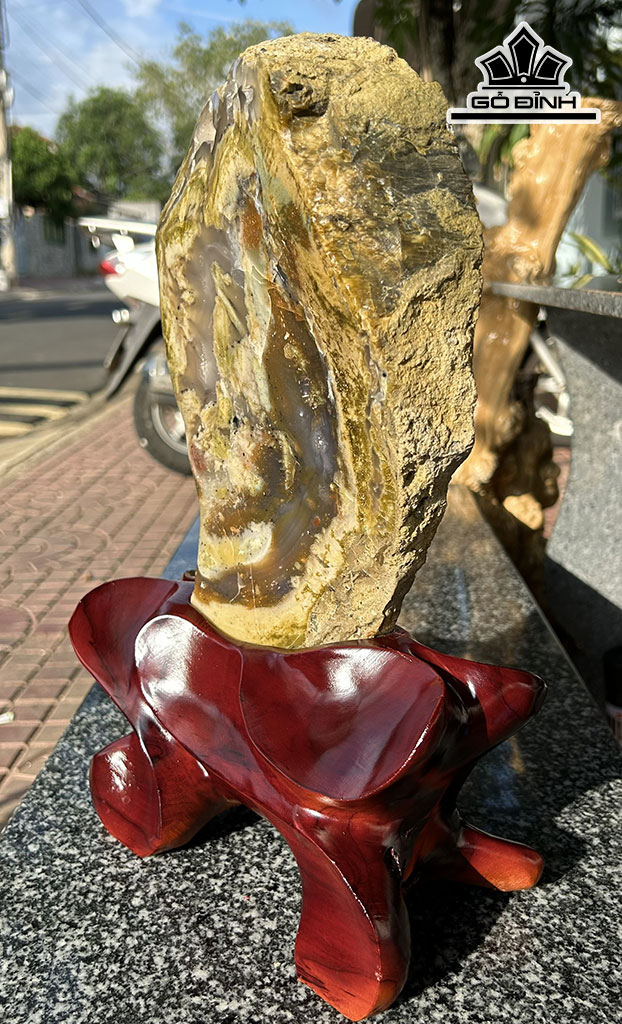Tác Phẩm Đá Mã Não Cao 39 (cm) 4,7kg