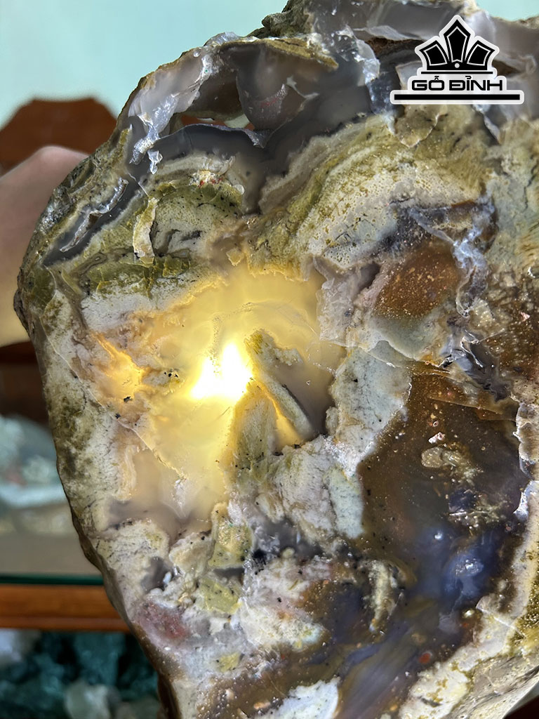 Tác Phẩm Đá Mã Não Cao 39 (cm) 4,7kg