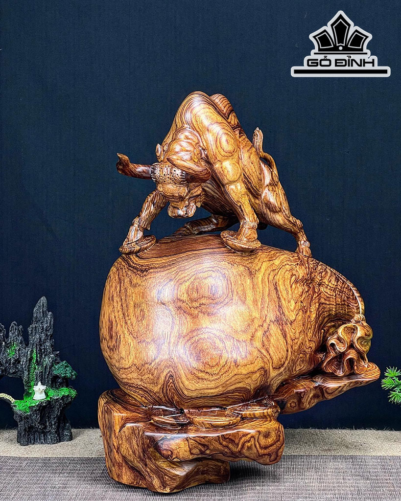 Tượng Bò Tót Gỗ Cẩm Cao 41 Ngang 32 Sâu 19 (cm)