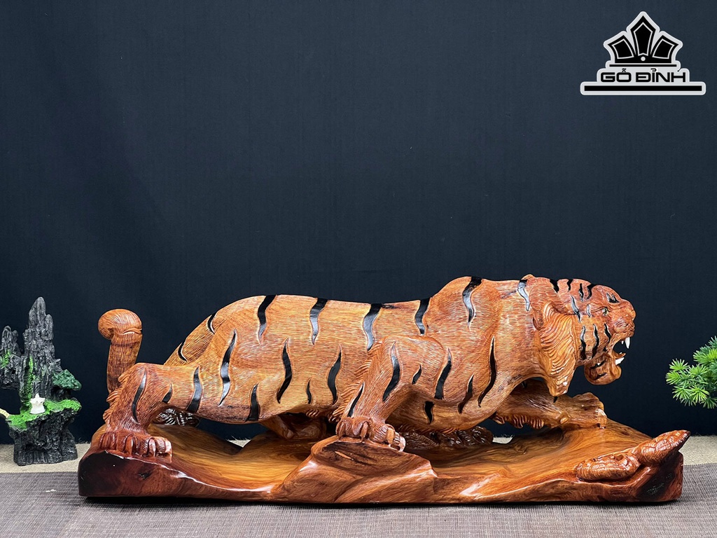 Tượng Hổ Săn Mồi Gỗ Hương Cao 22 Ngang 56 Sâu 19 (cm)