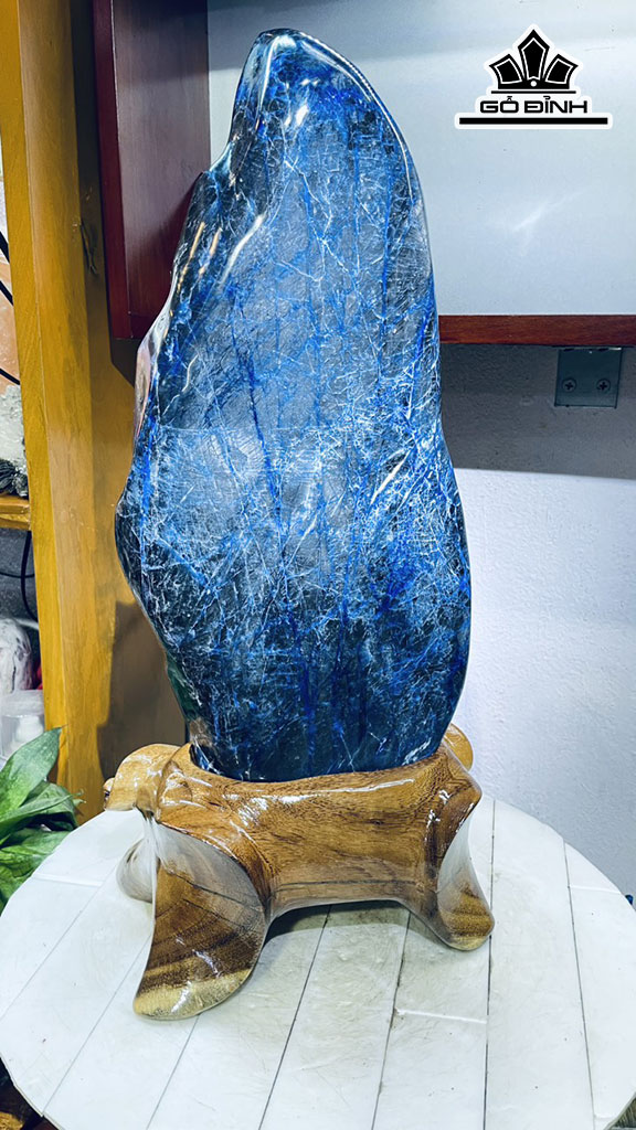 Tác Phẩm Đá Lapit Cao 50 Ngang 20 (cm) 9kg