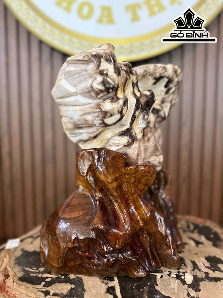 Tác Phẩm Gỗ Hóa Thạch Cao 34 Ngang 28 (cm) 8,9kg