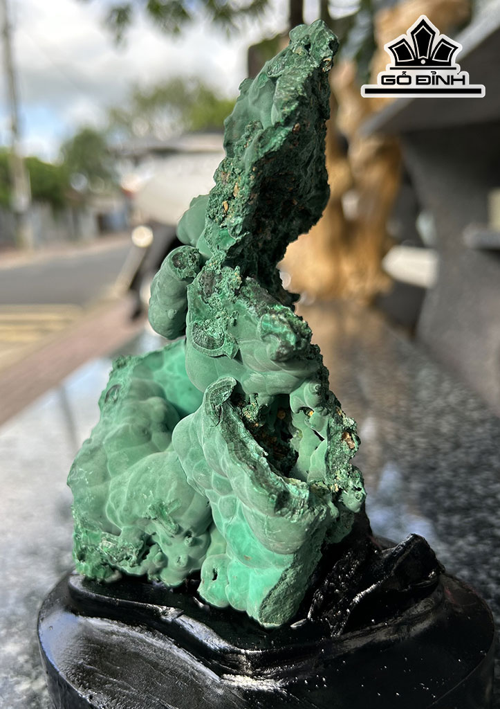 Tác Phẩm đá Malachite Cao 17 Ngang 12 (cm)759gr