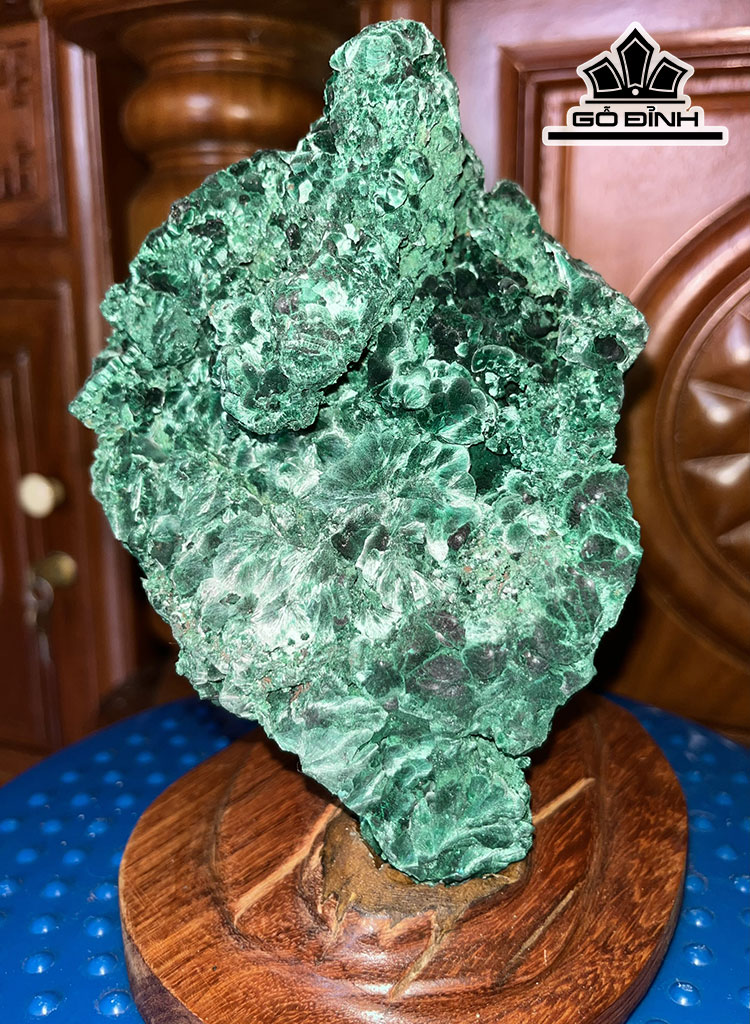 Tác Phẩm đá Malachite Cao 19 (cm)2,28kg