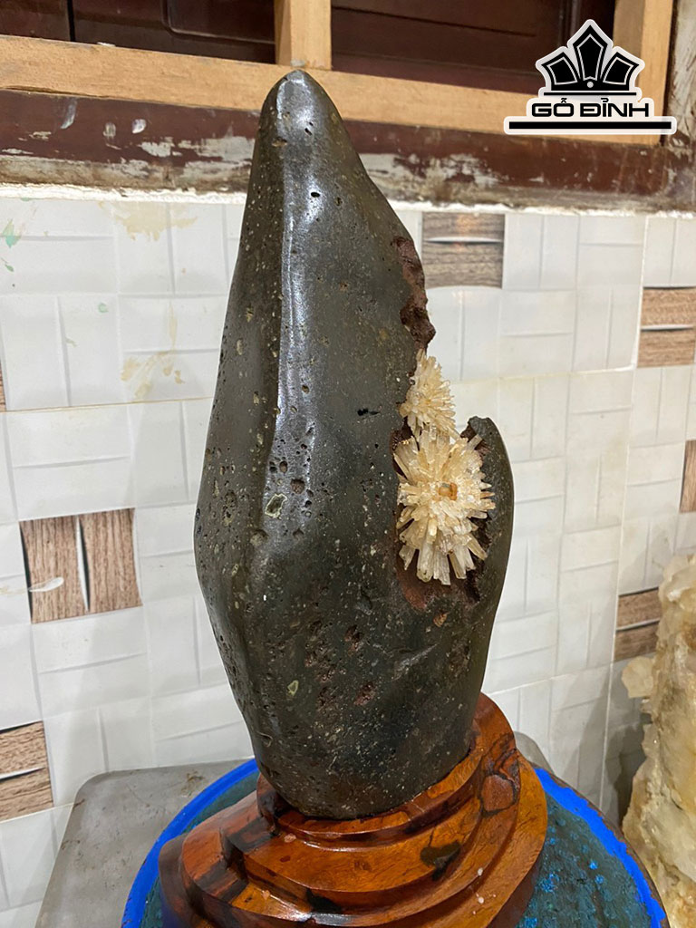 Tác Phẩm Đá Aragonit Cao 40 (cm) 6,3kg