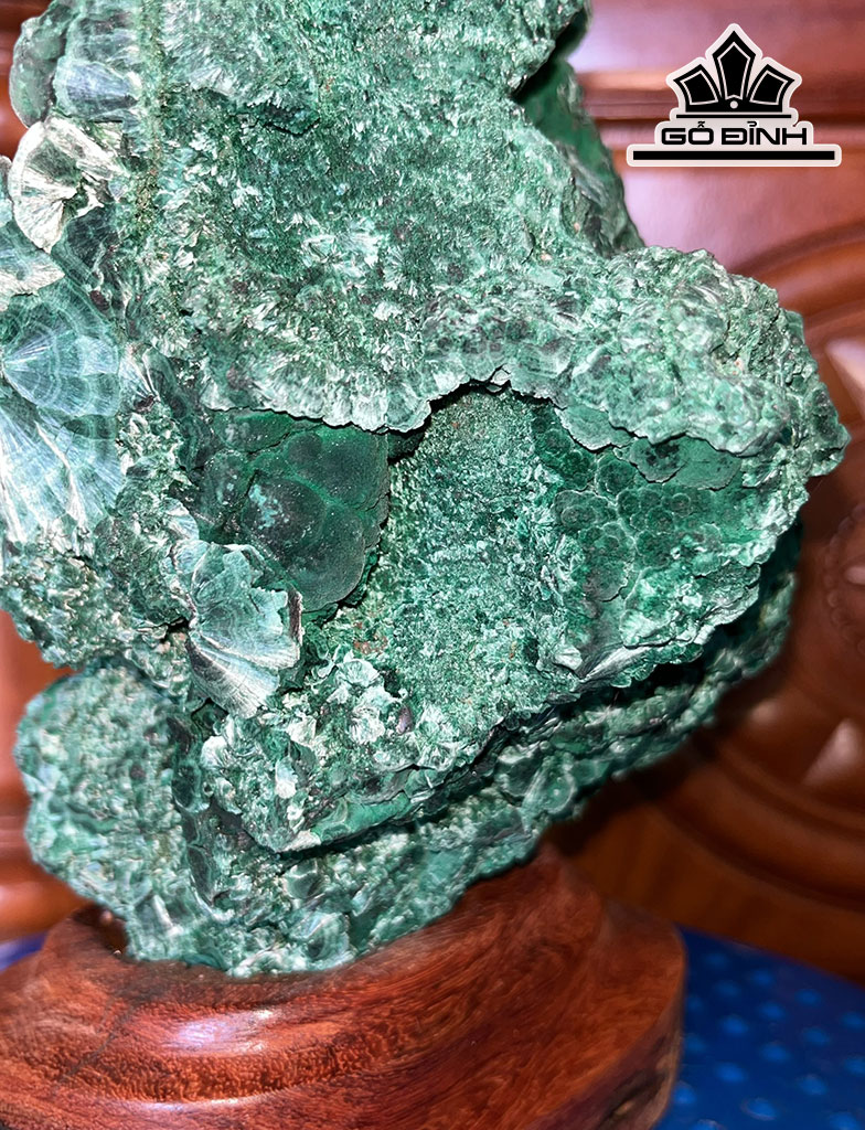 Tác Phẩm Đá Malachite Cao 21 Ngang 12 (cm)2,4kg