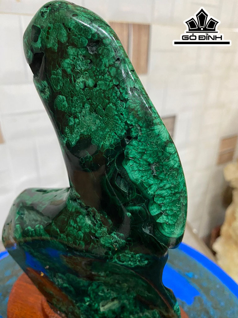Tác Phẩm Đá Malachite Cao 22 (cm) 1,2kg