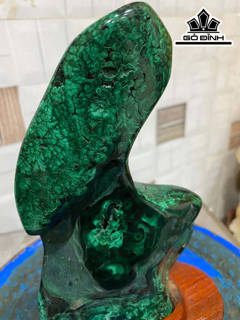 Tác Phẩm Đá Malachite Cao 22 (cm) 1,2kg