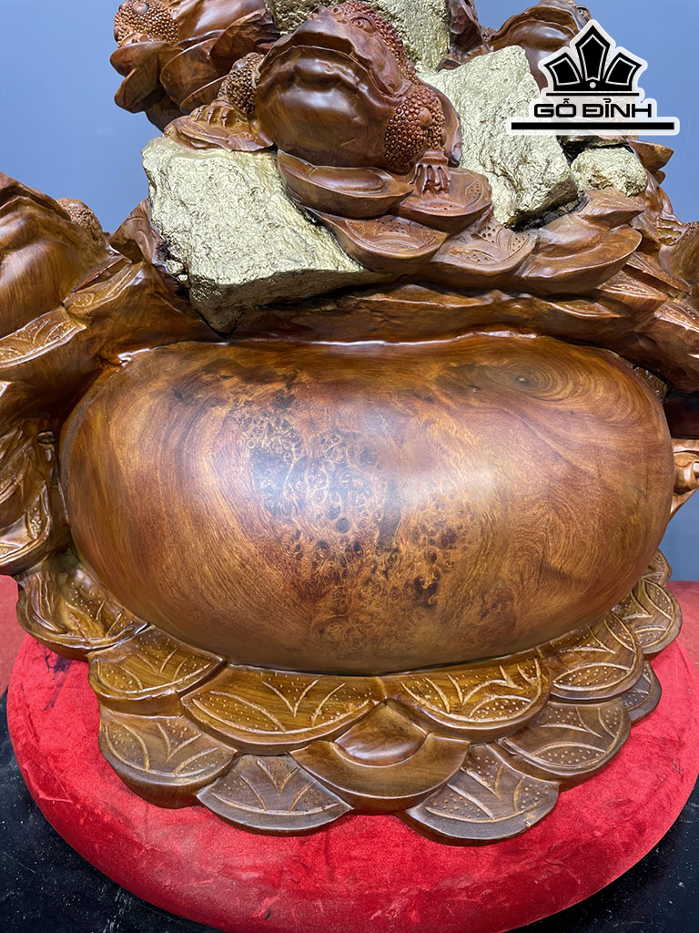 Ngũ Cóc Trấn Chum Tiền Gỗ Hương Cao 51 Ngang 64 Sâu 50 (cm)