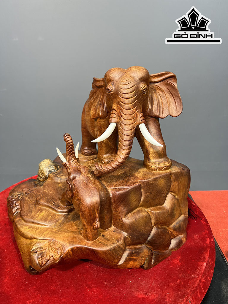 Tượng Voi Gỗ Hương Cao 29 Ngang 33 Sâu 28 (cm)