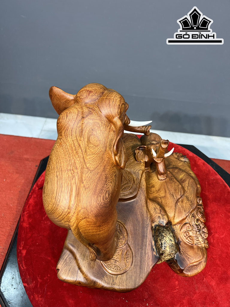 Tượng Voi Gỗ Hương Cao 29 Ngang 33 Sâu 28 (cm)