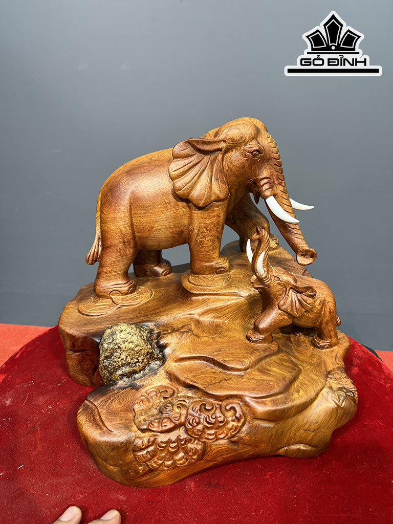 Tượng Voi Gỗ Hương Cao 29 Ngang 33 Sâu 28 (cm)