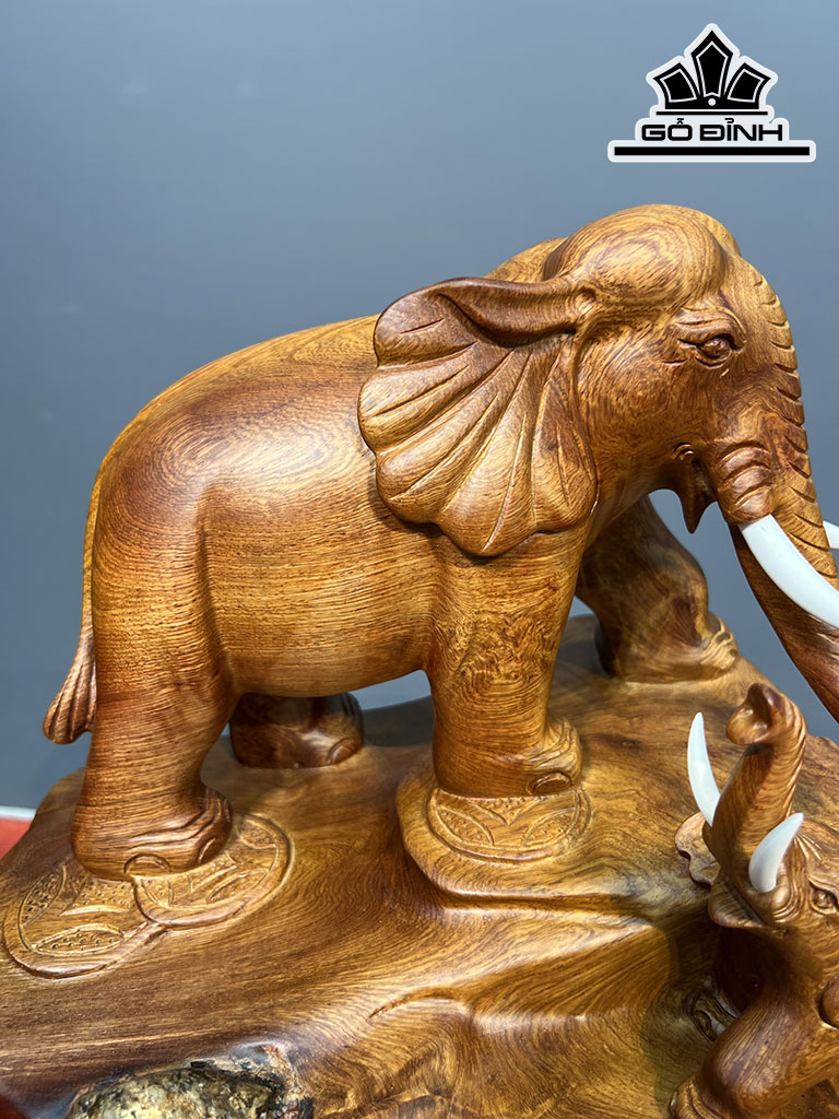 Tượng Voi Gỗ Hương Cao 29 Ngang 33 Sâu 28 (cm)