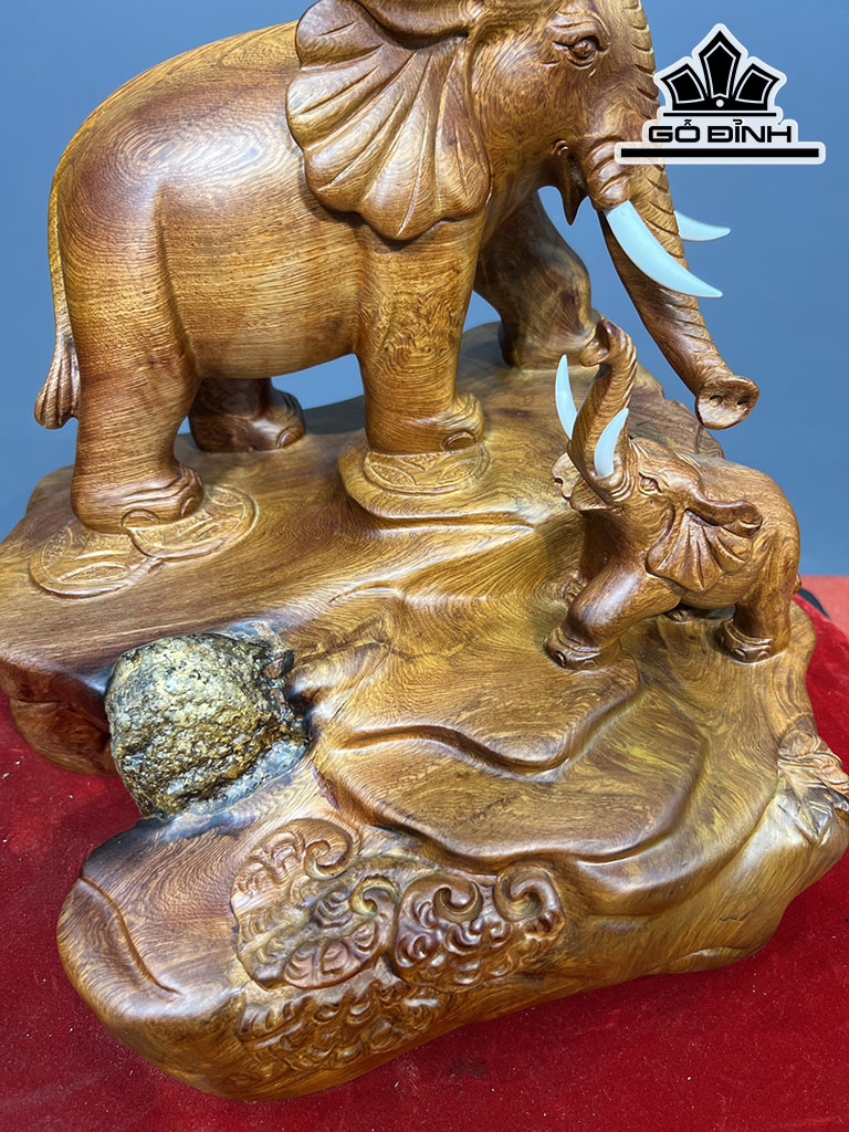 Tượng Voi Gỗ Hương Cao 29 Ngang 33 Sâu 28 (cm)
