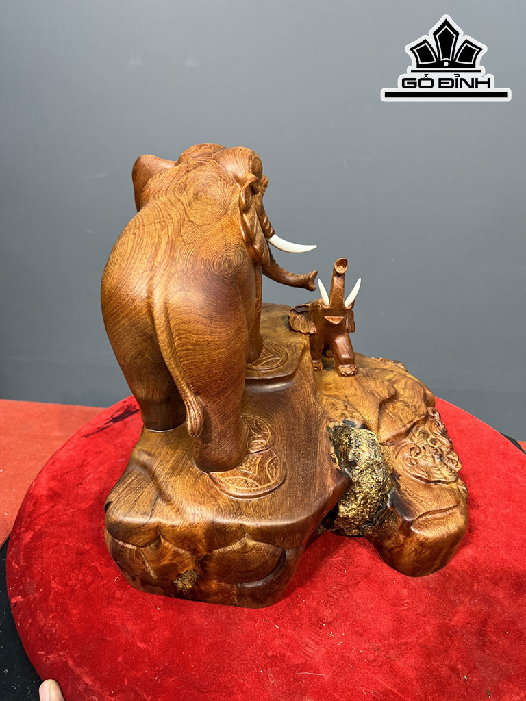 Tượng Voi Gỗ Hương Cao 29 Ngang 33 Sâu 28 (cm)