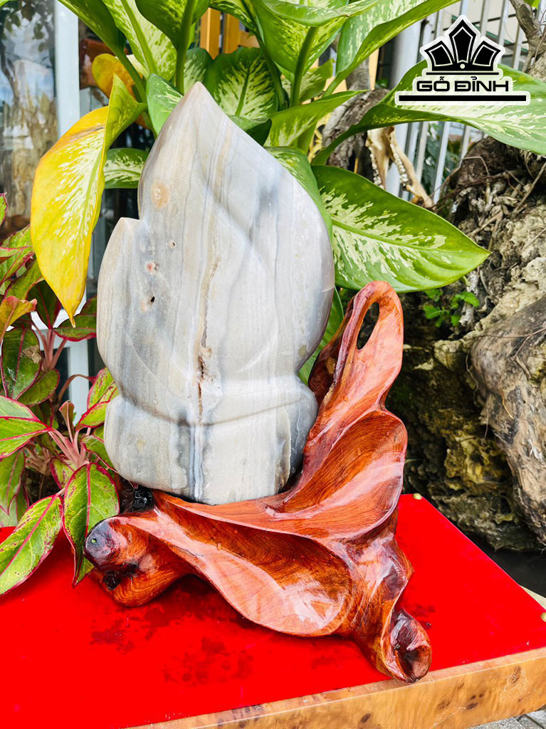 Tác Phẩm Đá Mã Não Cao 38 (cm) 8kg